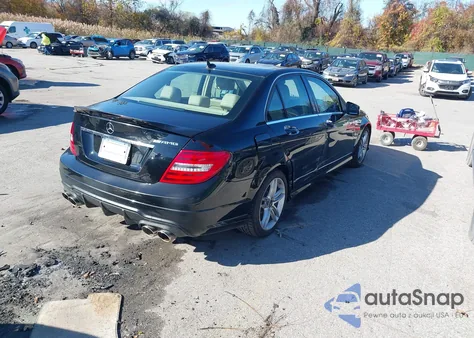 2014 Mercedes-Benz C 300 Sport 4Matic z USA, uszkodzony, nr VIN WDDGF8ABXEA935819